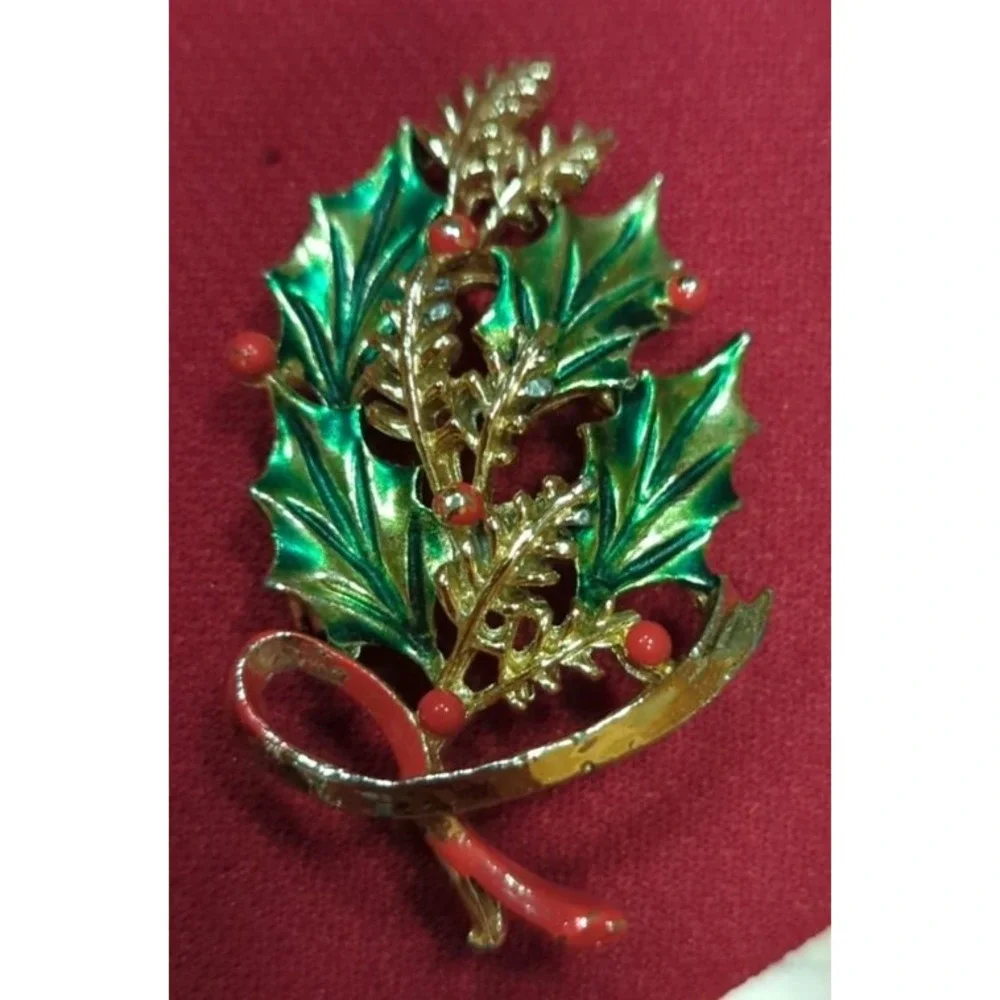 Vintage Christmas  Holiday Retro Brooch Pin Very Pretty